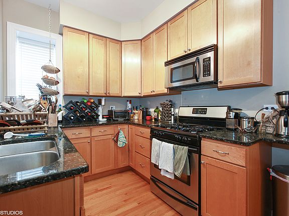 4th image of 1516 W Arthur Ave #2B