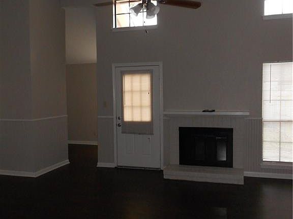 4th image of 464 Vincent St