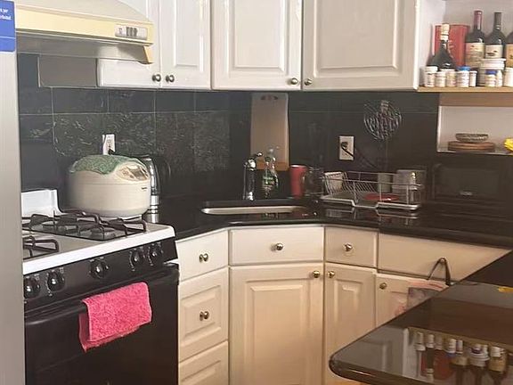 3rd image of 34-51 Leavitt Street #2B