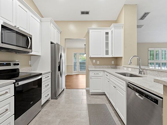 5th image of 6831 SW 80th Dr