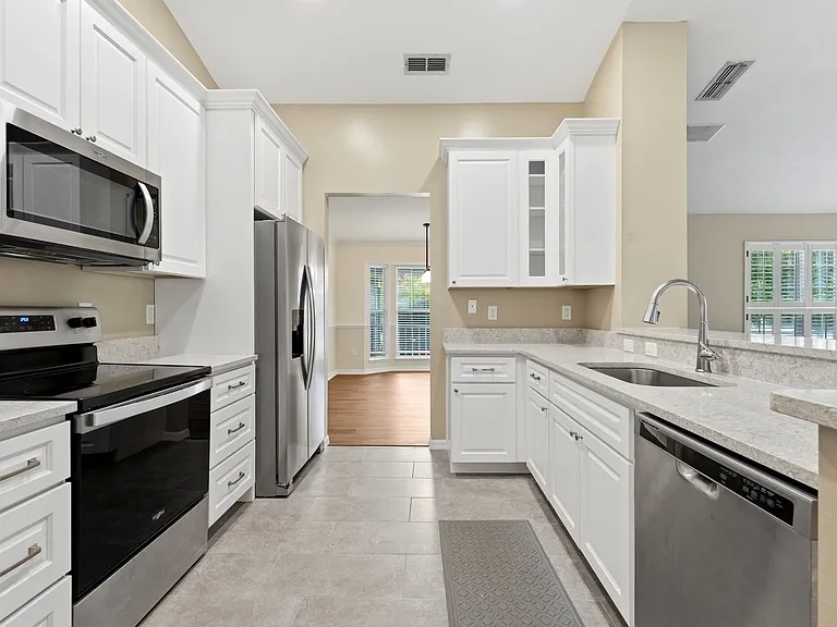 6831 SW 80th Dr — Photo 5