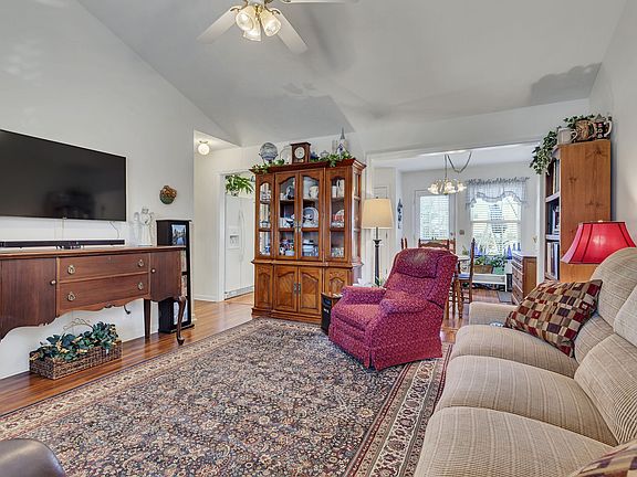 3rd image of 505 Greystone Pl