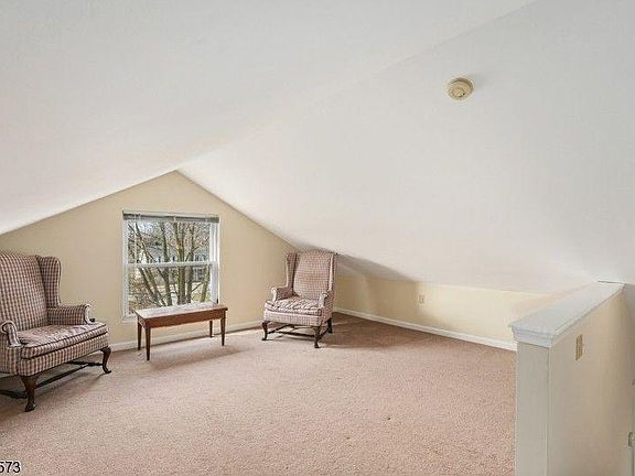 3rd image of 565 N Main St Floor 2