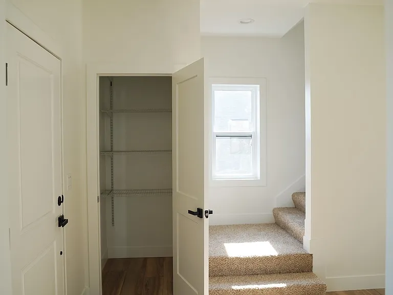 795 Kristin Dr — Photo 3