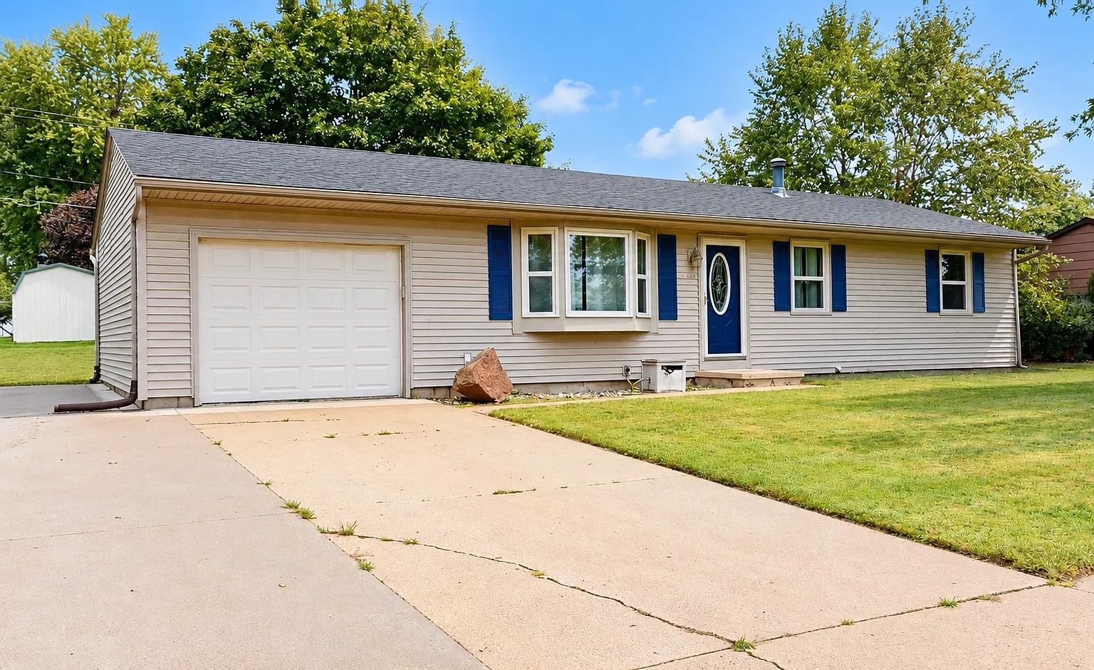 4 bed, 1784 sqft, $2,100 — Photo 1