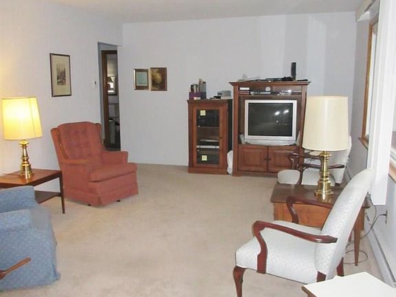 4th image of 1 Hemlock Ct