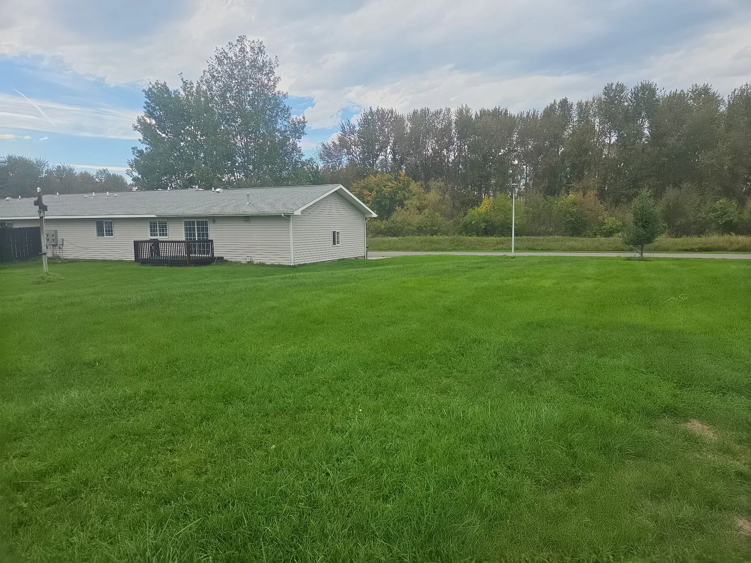 3 bed, 1100 sqft, $2,000 — Photo 2