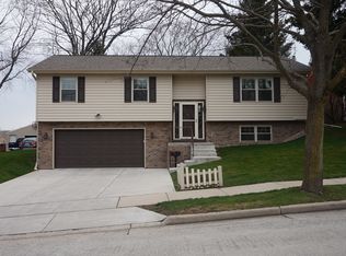 448 N Hine Ave, Waukesha, WI 53188