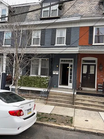241 N Lime St - 1 — Photo 1