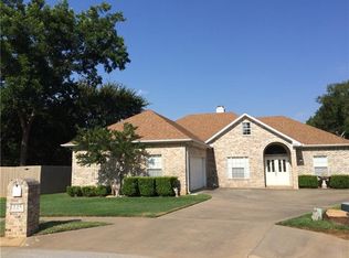 225 D Lynne St, Aubrey, TX 76227