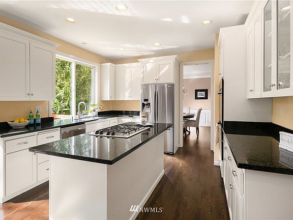 3rd image of 20701 NE 8th St