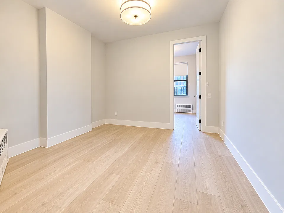 442 E 75th St #3B