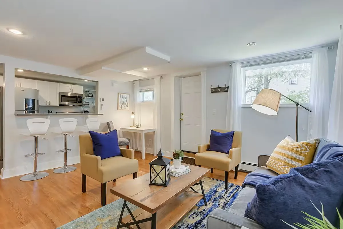 2 bed, 800 sqft, $2,500 — Photo 1