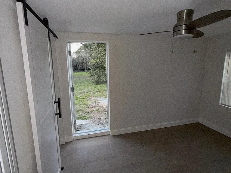 MASTER BED BACK ENTRY