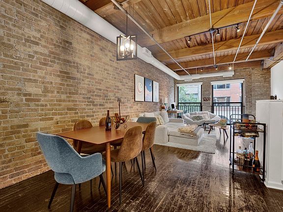 5th image of 225 W Huron St APT 211