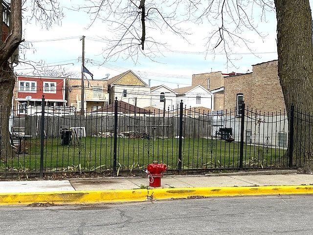 2nd image of 2428 W Arthington St
