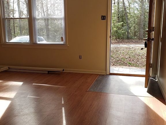4th image of 428 Lancaster Creek Dr