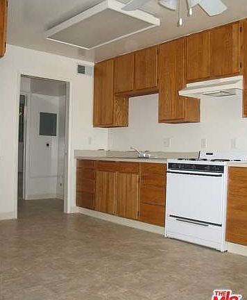 4th image of 2581 S Sepulveda Blvd