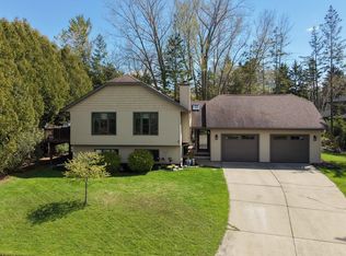 641 E Walnut Pl, Sturgeon Bay, WI 54235