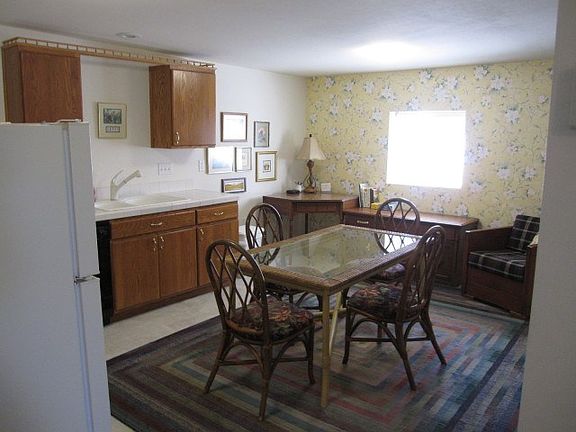 4th image of 7521 Elmwood Ave APT 200