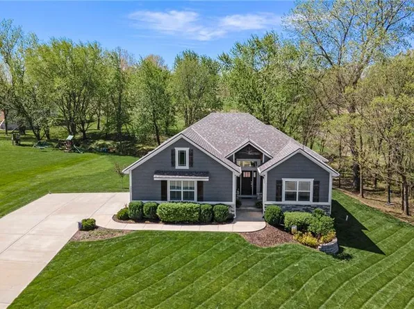 9802 Liberty Hills Dr, Liberty, MO 64068