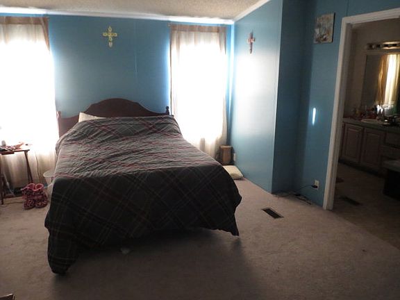 4th image of 1631 N Mercury Ave