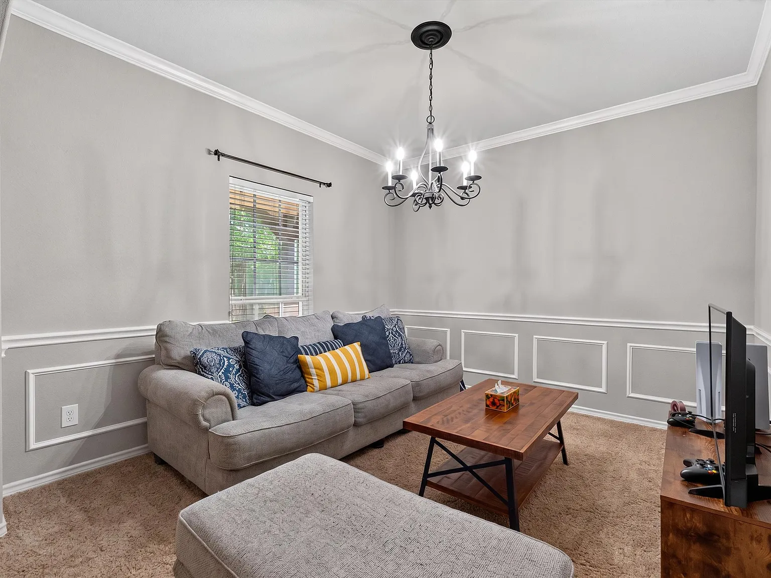 4 bed, 2.5 bath, 2547 sqft, $2,645 — Photo 4