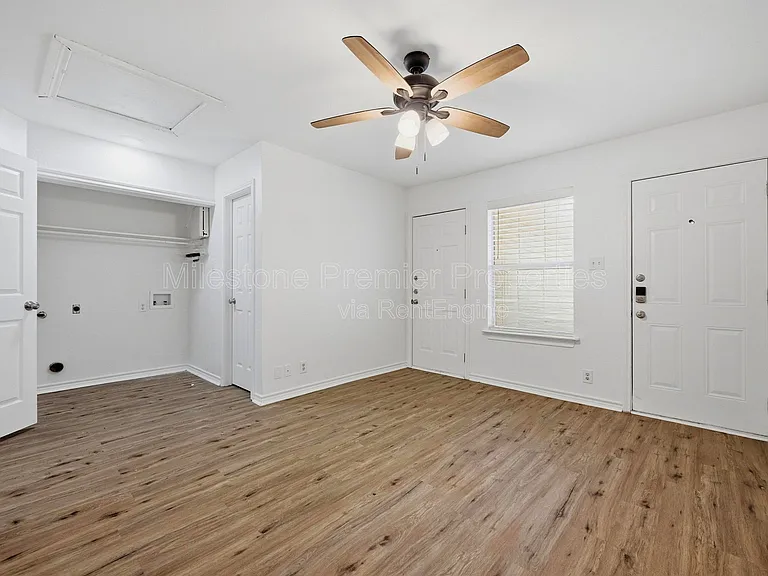 906 W Houston St #1 — Photo 16