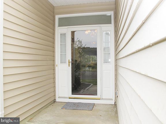 3rd image of 40 Fernbrooke Dr