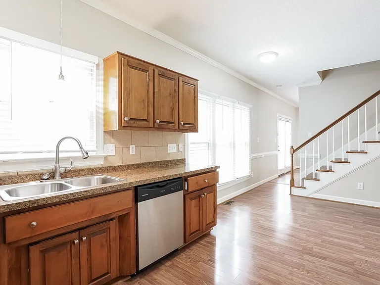 212 Sleepy Creek Dr — Photo 11