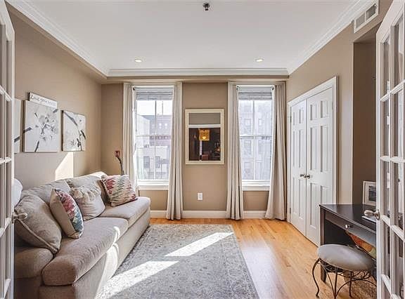 2nd image of 805 Willow Ave APT 3R