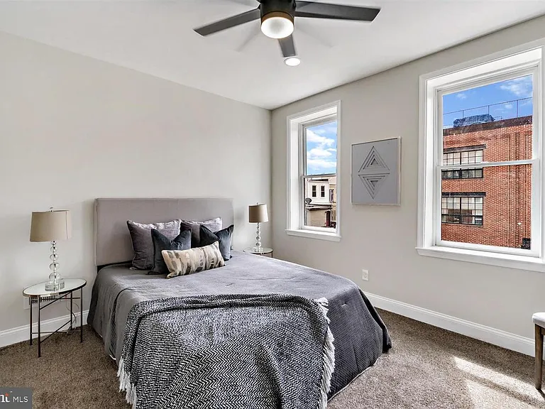 1013 S Baylis St — Photo 23
