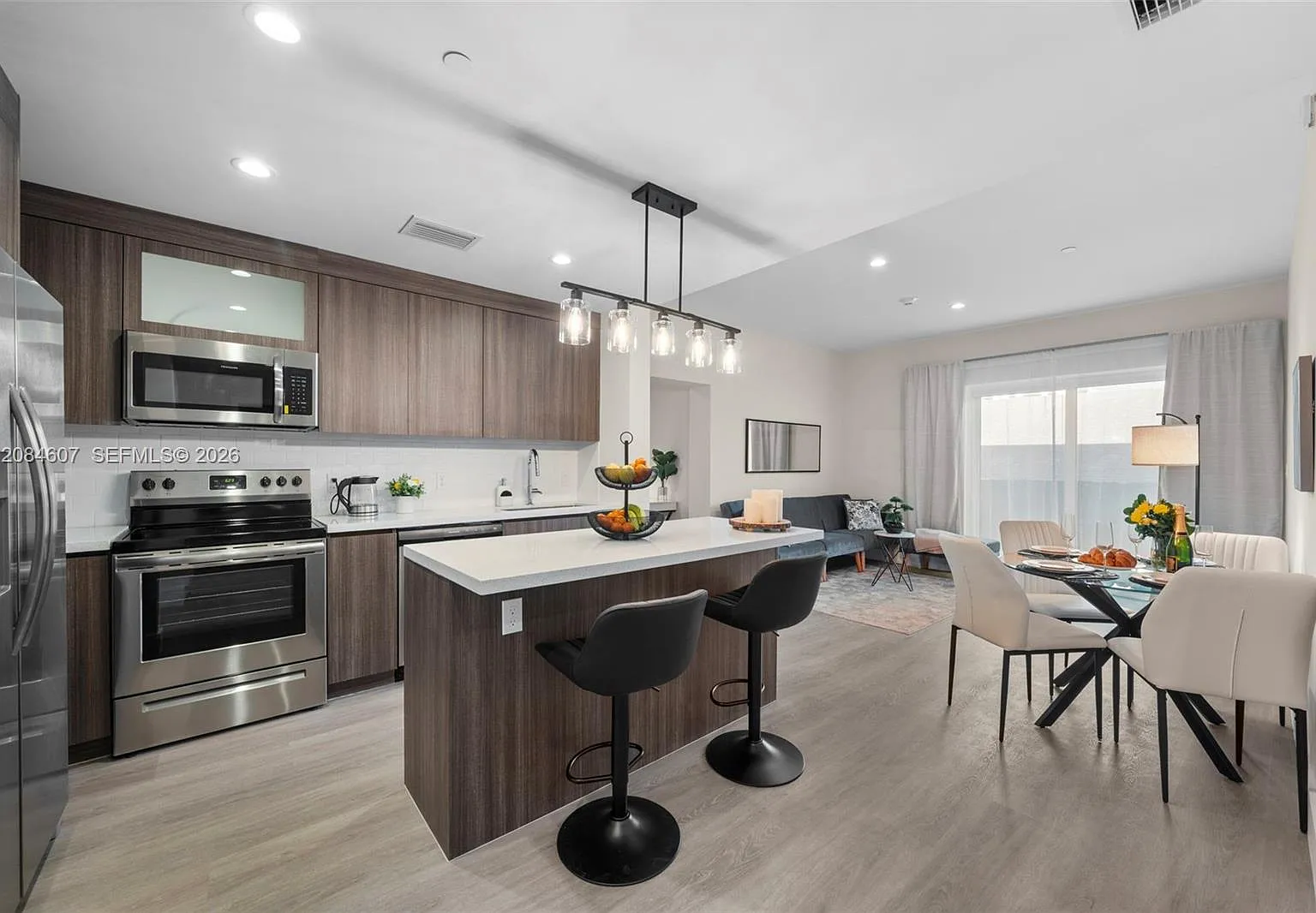 Aesthetic Apartments Condo — Photo 4