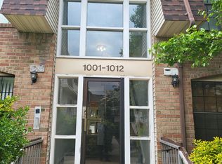 1002 Hidden Village Dr, Perth Amboy, NJ 08861