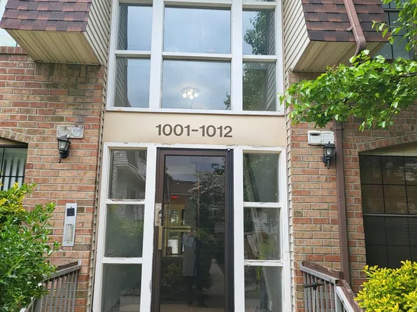 1002 Hidden Village Dr, Perth Amboy, NJ 08861