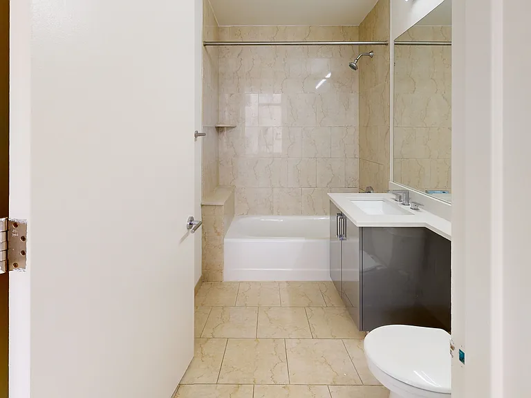 10 Hanover Square — Photo 44
