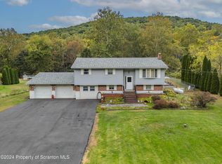 2740 Evergreen Dr, Clarks Summit, PA 18411