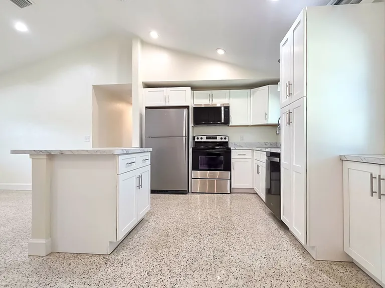 7316 NE Waldo Rd — Photo 6