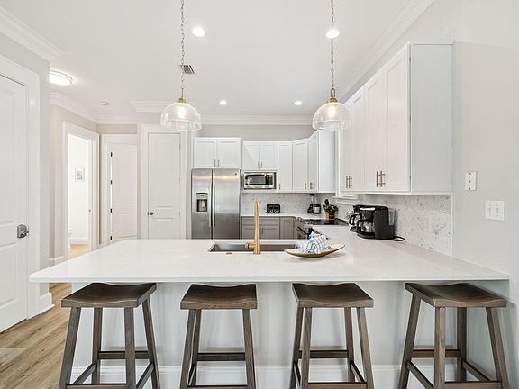 3rd image of 8 Barefoot Ln