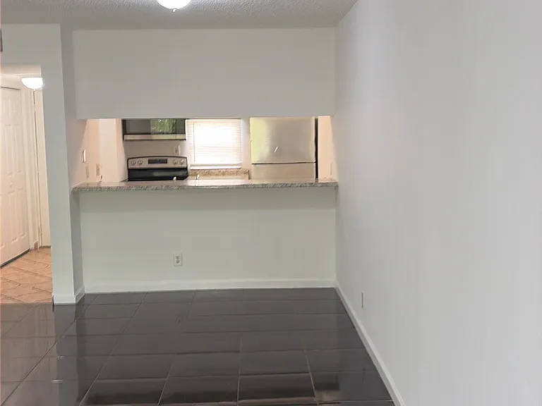 8540 N Sherman Cir #504 — Photo 5