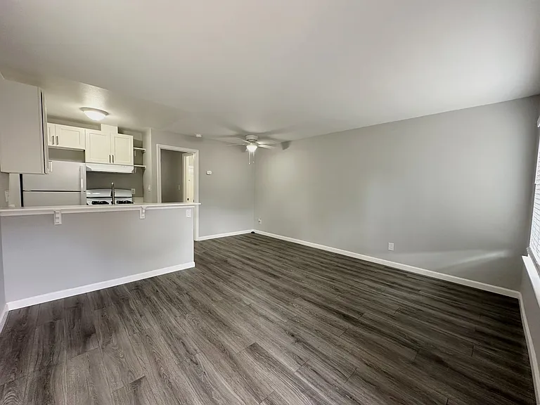 630 N Van Buren St — Photo 9