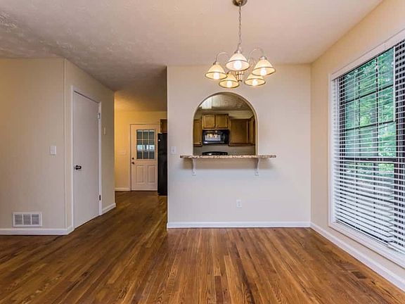 5th image of 3156 Cedardale Dr