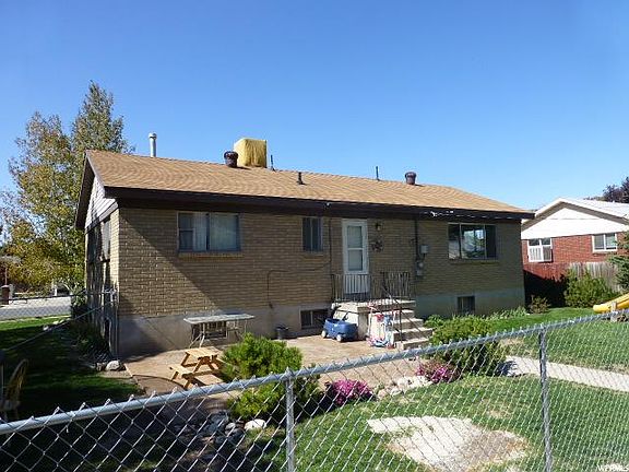 3rd image of 1385 S Stewart St