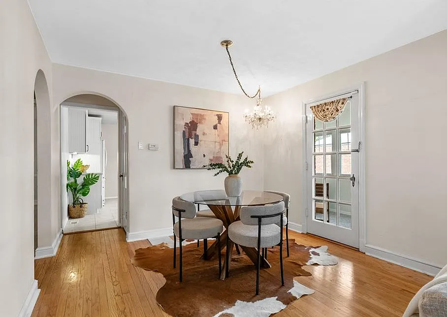 8929 Bridgeport Ave — Photo 4