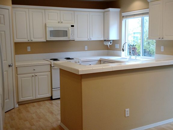 2nd image of 495 NE 61st Pl