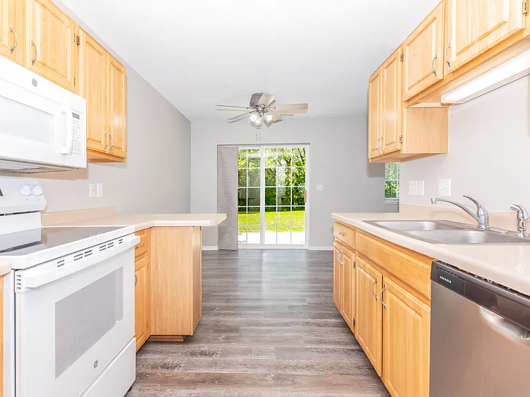 Georgetown Townhomes — Photo 16