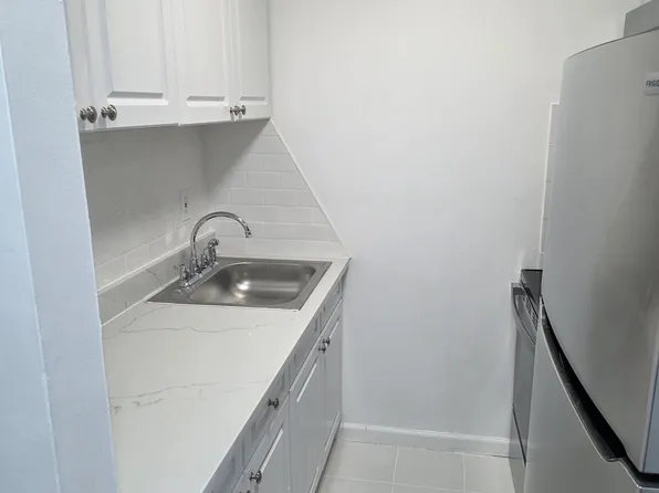 345 Benham Ave APT A4, Bridgeport, CT 06604