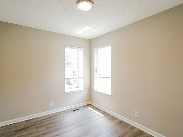 1208 Wembley Dr — Photo 14