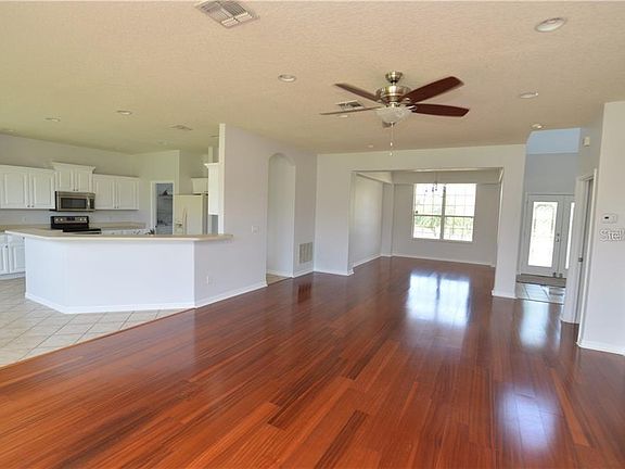 3rd image of 1009 Jilliam Way