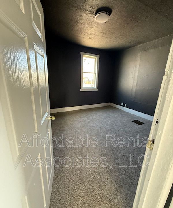 1st image of 1643 S 1st St